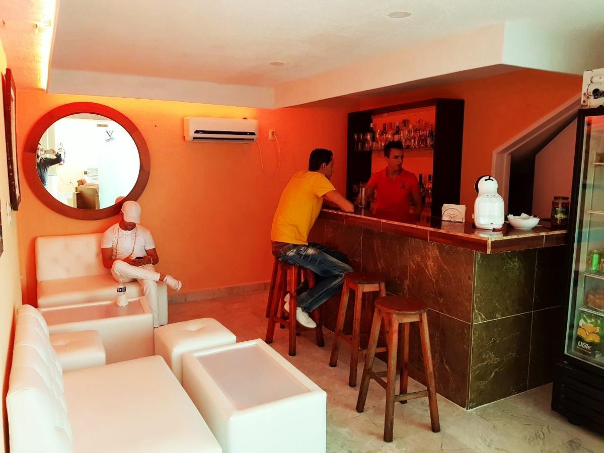 Hotel Versalles Suites Канкун Экстерьер фото