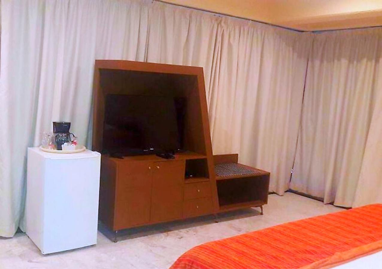 Hotel Versalles Suites Канкун Экстерьер фото
