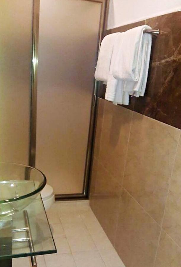 Hotel Versalles Suites Канкун Экстерьер фото