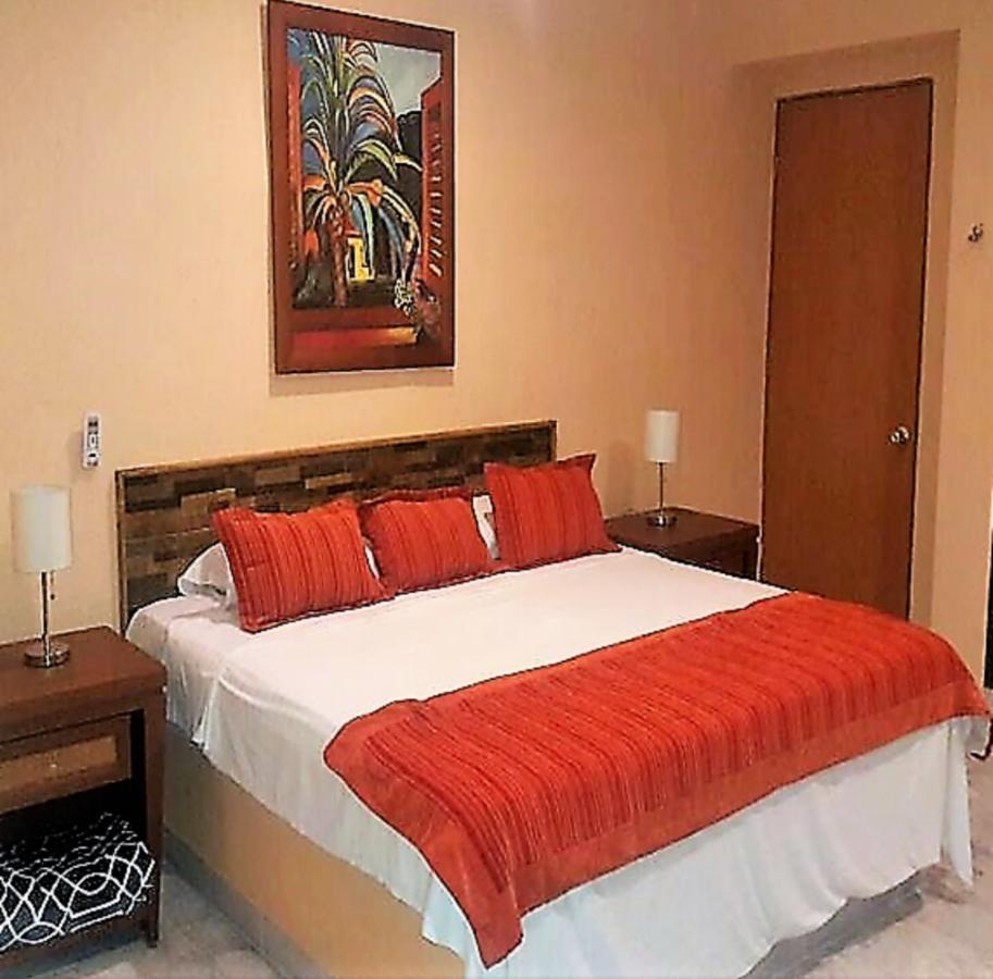 Hotel Versalles Suites Канкун Экстерьер фото