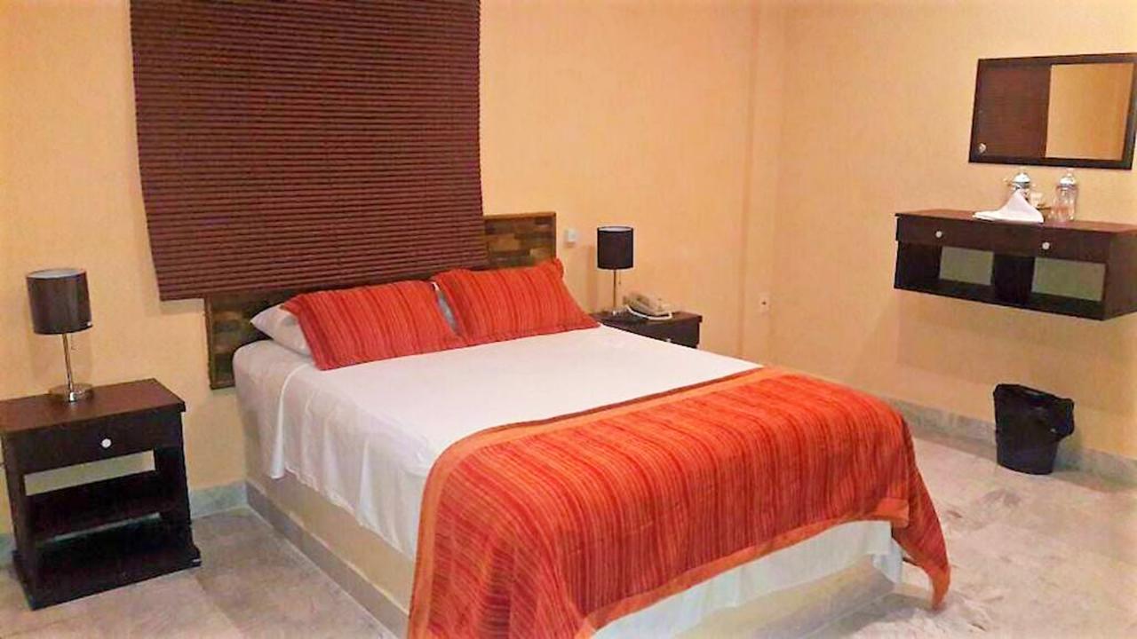 Hotel Versalles Suites Канкун Экстерьер фото