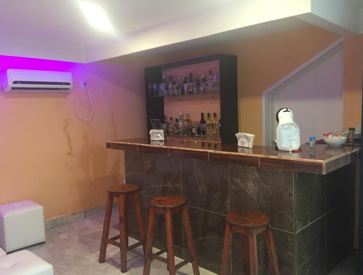 Hotel Versalles Suites Канкун Экстерьер фото