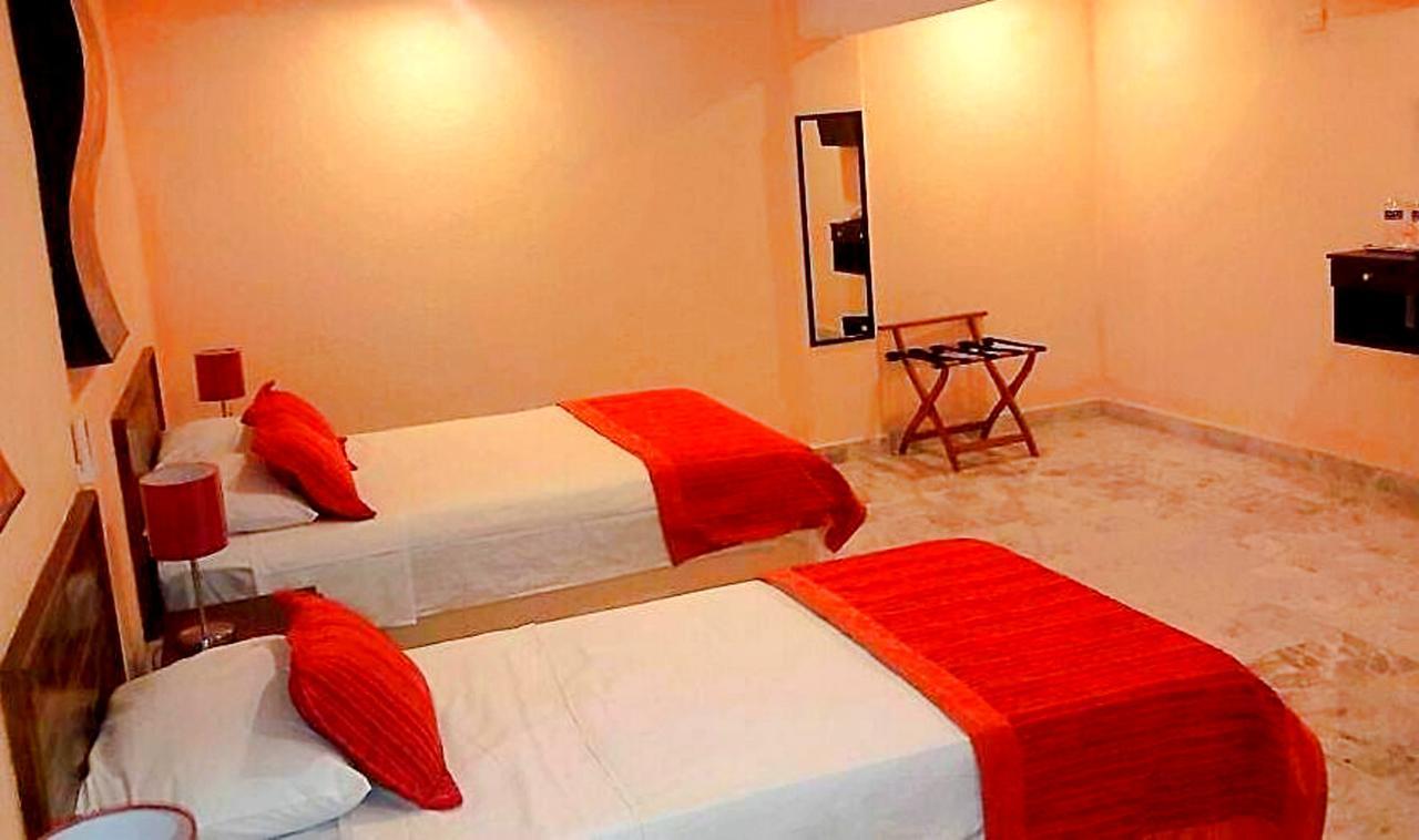 Hotel Versalles Suites Канкун Экстерьер фото